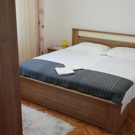 Apartman Ana ノヴィ・ヴィノドロスキー エクステリア 写真
